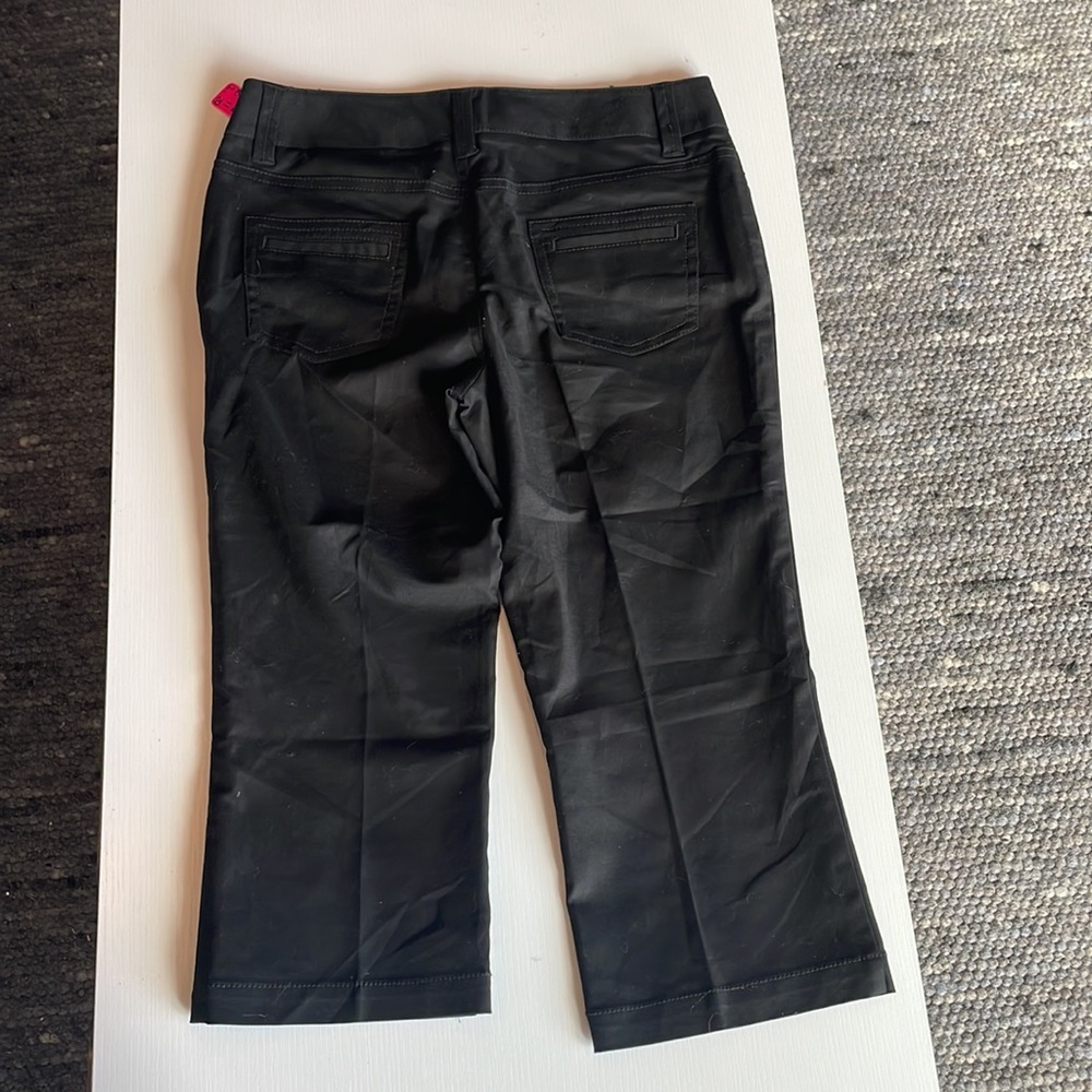 Waist 16” rise 11 inches inseam 20”. Black pants.